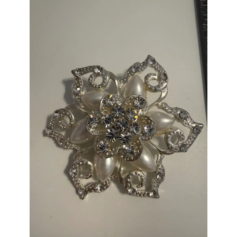 Silver Tone Faux Pearl Rhinestone Flower Brooch Floral Pin Wedding Accessory